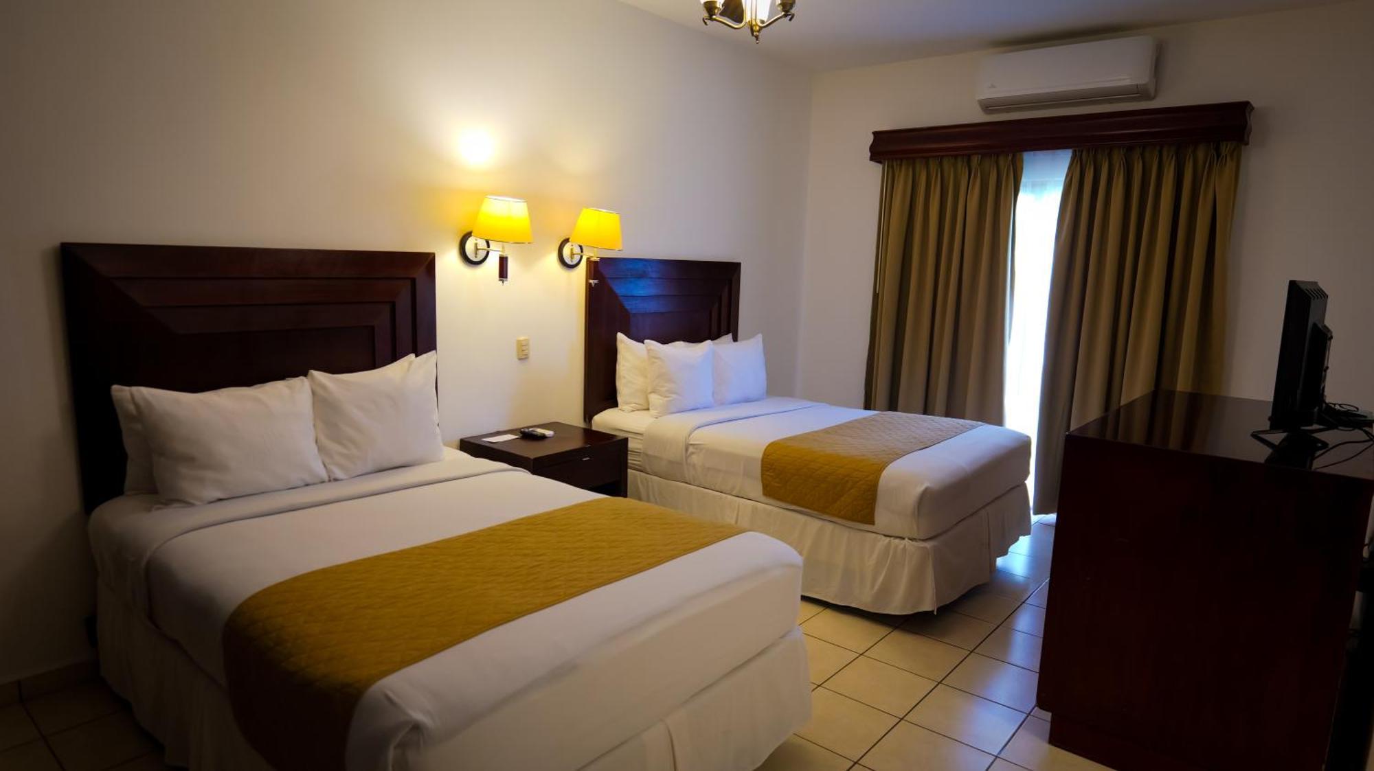 La Ensenada Beach Resort Tela Exterior photo
