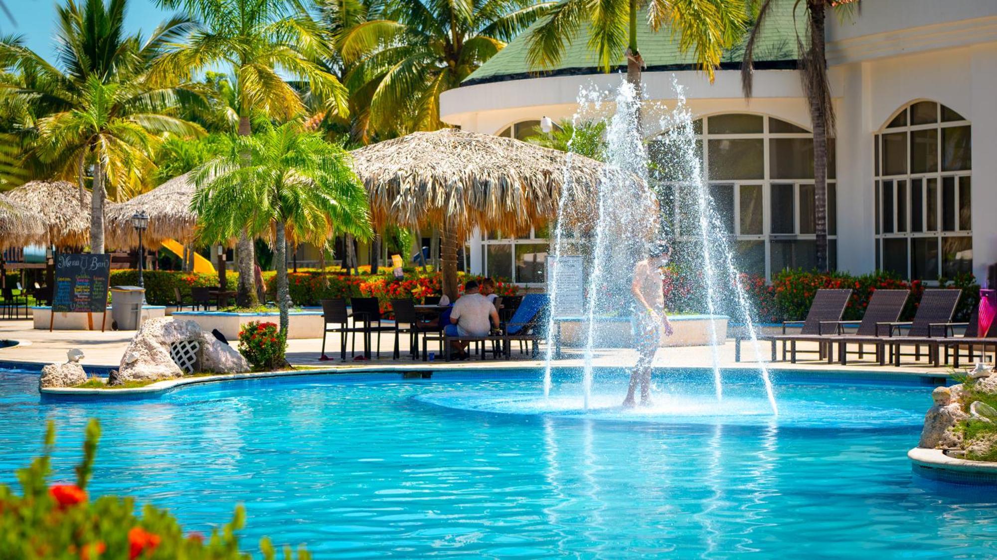 La Ensenada Beach Resort Tela Exterior photo